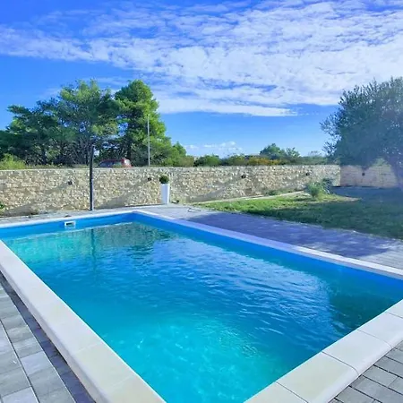 Dora Villa